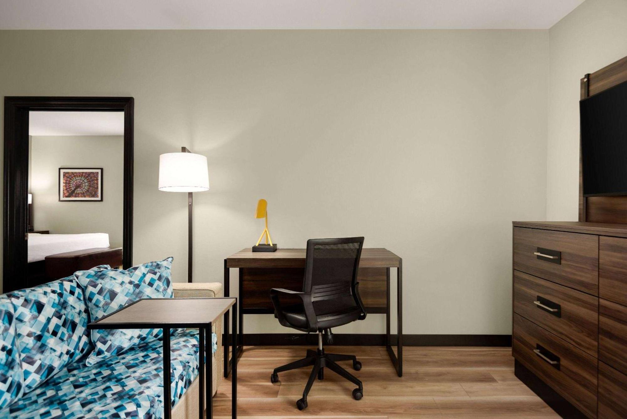 La Quinta By Wyndham Gonzales La Hotell Eksteriør bilde