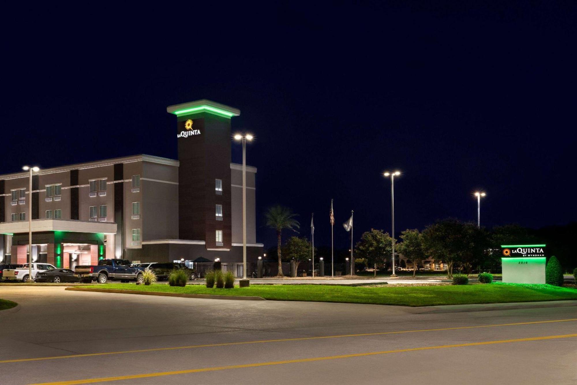 La Quinta By Wyndham Gonzales La Hotell Eksteriør bilde